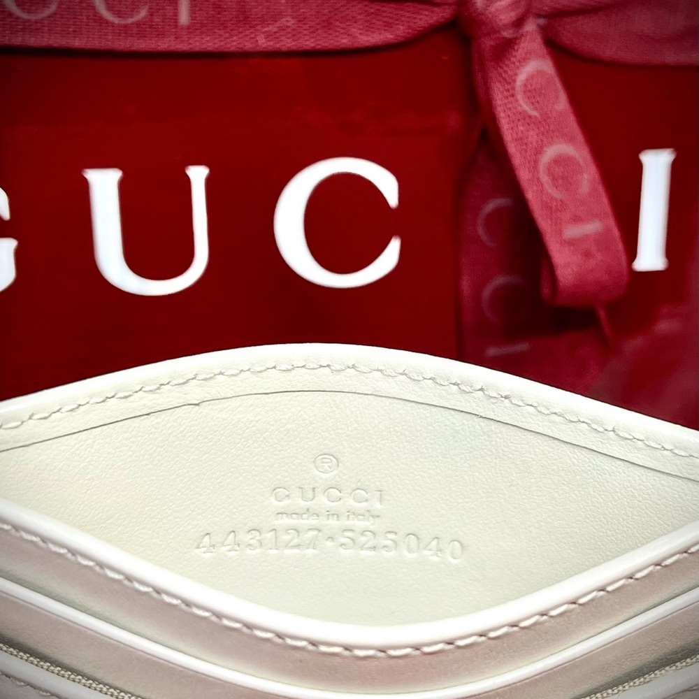 Gucci GG Marmont Card Case - NWT
Box, Bag, Dust Bag, Cards, & Ribbon included - Picture 5 of 15